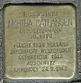 Martha Nathansen vor der Hudtwalckerstraße 23