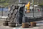 Denkmal einer Heringsfrau am Binnenhafen