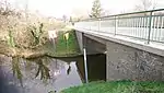 Straßenbrücke im Ort Kloster Lehnin, führt die Landesstraße 88 über den Emster Kanal