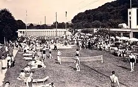 Sportplatz und Liegewiese