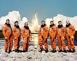 v. l. n. r. Stephen Oswald, Roberta Bondar, Norman Thagard, Ronald Grabe, David Hilmers, Ulf Merbold, William Readdy