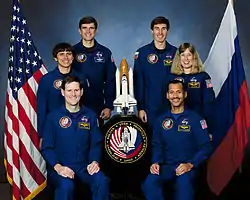v. l. n. r. Vorne: Kenneth Reightler, Charles Bolden;Mitte: Franklin Chang-Diaz, Jan Davis;Hinten: Ronald Sega, Sergei Krikaljow