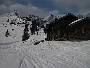 Stuibenhütte, links die Stuibenspitze