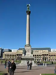 Blick vom Ehrenhof des Neuen Schlosses auf Jubiläumssäule und Königsbau.