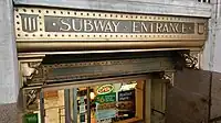 Ehemaliger Eingang der Station Wall&nbsp;Street an der ältesten U-Bahn-Strecke New YorksOriginalentwurf von 1904