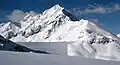 Sulzkogel (links) und Zwölferkogel hinter der Staumauer des Finstertalspeichers
