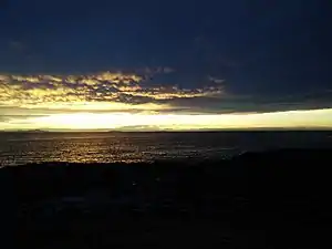 Sonnenuntergang über der Toetoes Bay von Waipapa Point gesehen