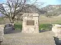 Ein Monument wurde zu Ehren von John C. Frémont errichtet, der hier übernachtet hat.