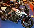 Eine, von der Firma Yoshimura überarbeitete GSX 1135 R Katana: Hubraumerweiterung, geänderte Auspuffanlage und Hinterradschwinge, zusätzlicher Ölkühler und Lachgaseinspritzung