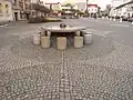 Moderne Gestaltung des öffentlichen Raums mit Granitelementen in Svitavy