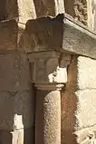 Säule mit Kapitell