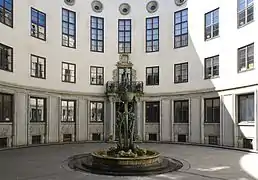 Innenhof mit Milles Diana-Brunnen