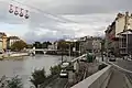 Seilbahn mit vier Gondeln an der Talstation