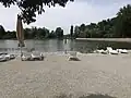 Liegestühle im Seebad