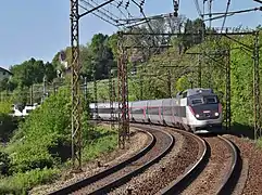 TGV bei der Durchfahrt in Viviers