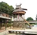 Ein typisches Baluk-Haus schützt bei Hochwasser