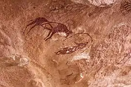 Vieh mit Frau in einer Hütte