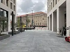 Blick vom Helmut-Kohl-Platz in Richtung Bahnhofsplatz (Juli 2021)
