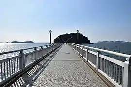 Takeshima-Brücke zur Insel