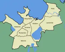 Grafische Karte von der Stadt mit den genannten Stadtteilen, die von grünen (Land) und blauen (Meer) Flächen umgeben sind.