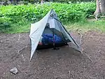 Tarp mit Trekkingstock als Stütze