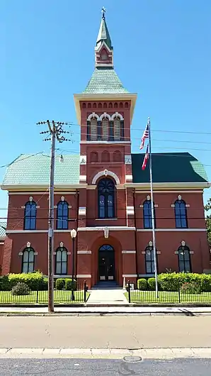 Tate County Courthouse, seit 1994 im NRHP gelistet