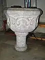 Taufstein unter dem laut einem alten Friedhofsplan eine Quelle entspringt.