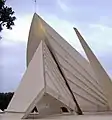 Monumentale Sonnenuhr am Autobahn-Rasthof Tavel