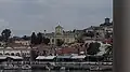 Blick auf das Viertel Namık Kemal mit der Taxiarchen-Kirche (zentral) und der Windmühle