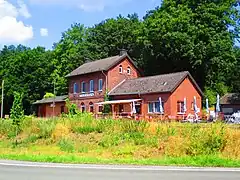 Zwischen 1899 und 1903 entstanden mehrere weitgehend identische Empfangsgebäude auch an der Teutoburger Wald-Eisenbahn wie z.&nbsp;B. in Tecklenburg …