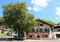 Ehemaliges Bauernhaus, jetzt Wohn- und Geschäftshaus