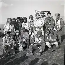 Israelische Soldaten der Fallschirmjäger-Brigade im Jahr 1955 auf der Tel&nbsp;Nof&nbsp;Airbase