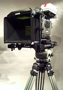Teleprompter mit oben liegendem Flachbildschirm