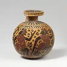 Zwei Aryballoi mit Reigentänzen von Dickbauchtänzern des Malers der New Yorker Komasten: links Namenvase im Metropolitan Museum of Art, Inventarnummer 06.1021.17; um 620/590 v.&nbsp;Chr.; rechts im Museo Arqueológico Nacional de España, Inventarnummer 1999/99/33; um 620/600 v.&nbsp;Chr.