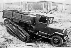 ZIS-42, der äußerlich nahezu identische Nachfolger des ZIS-22, bei einer Probefahrt im April 1942