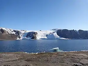 Tethys Bay im nördlichen Küstenabschnitt unweit des Kap Washington