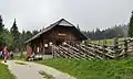 Die Teufelsteinhütte 500&nbsp;m südlich des Gipfels