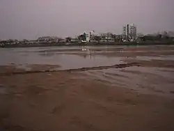 Blick auf Tak über den flachen Mae Nam Ping