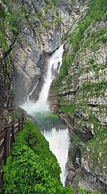An der Quelle der Velika Savica befindet sich der Savica-Wasserfall