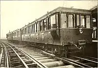 Drei-Wagen-Zug der Liverpool&nbsp;Overhead&nbsp;Railway(Indienststellung: ca. 1896)