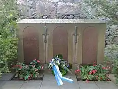 Das Grab von Durchman, Mikkola und Leijer auf dem Friedhof Hietaniemi Helsinki