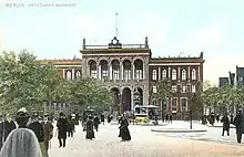 Empfangsgebäude, Straßenseite, um 1900.
