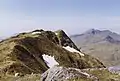 Der Gipfelgrat, Blick vom Ostgipfel zum Hauptgipfel des Luinne Bheinn, im Hintergrund der Ladhar Bheinn