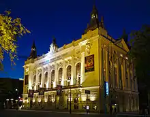 Abendaufnahme des Theaters
