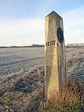 preußischer Ganzmeilenobelisk an der B&nbsp;91 bei Theißen