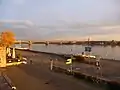 Theodor-Heuss-Brücke am Morgen von Mainz aus fotografiert