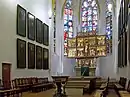 Taufstein, Pauliner-Altar und Gemälde von Superintendenten