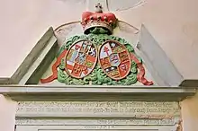 Allianzwappen Solms-Braunfels und Hessen-Homburg an der mittelalterlichen Wehrkirche in Tiefenbach (1714)
