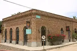 Todos Santos, The Todos Santos Inn, Calle Legaspi 33, um 1870 als Wohnhaus erbautes Hotel mit Galerie (2006)