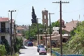 Eine Straße in Tochni